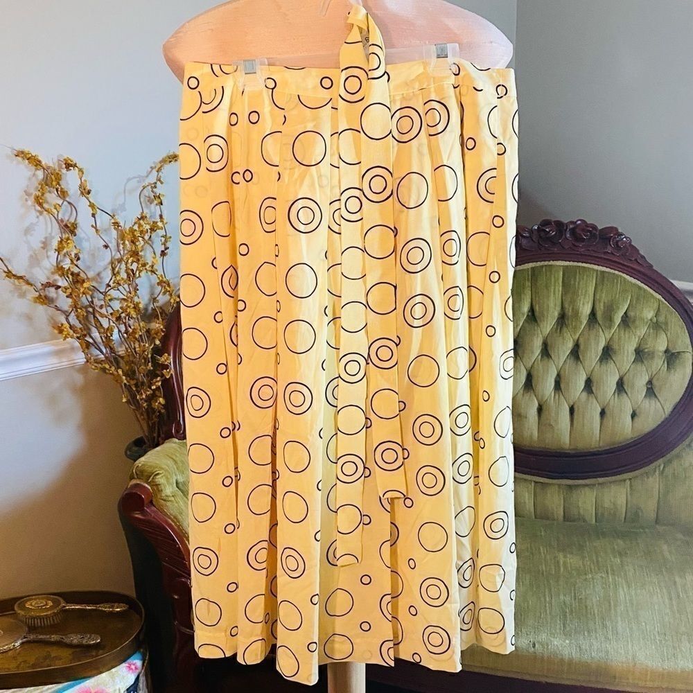 Vintage, Yarns & Stitches, pleated skirt. Size 8.